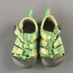 Green toddler Keens